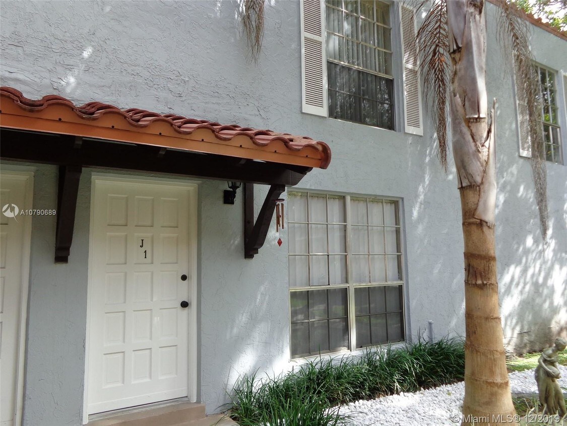 Primary Photo - 10756 N Kendall Dr