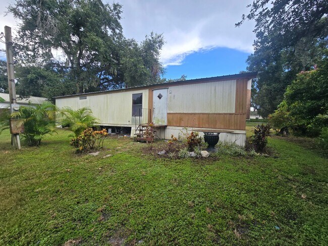 Building Photo - Two bedroom 1.5 bath mobile home on property