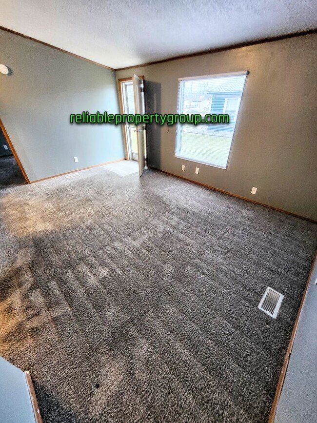 Foto del edificio - New Listing in Fort Wayne