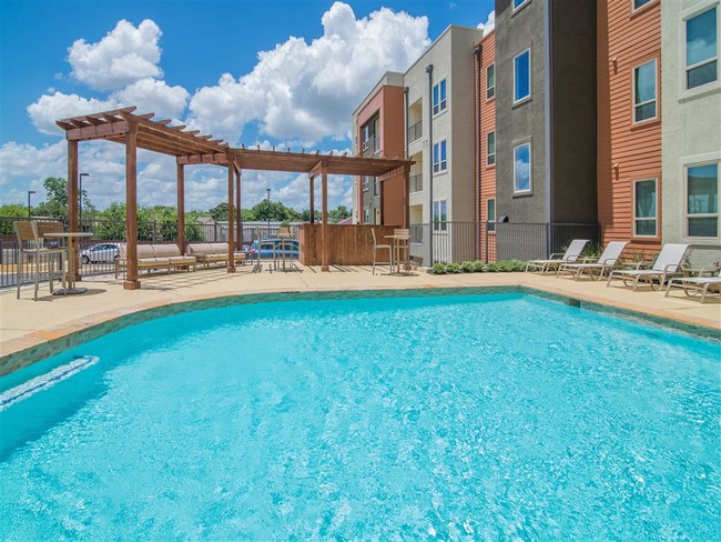 Building Photo - Balcones Lofts