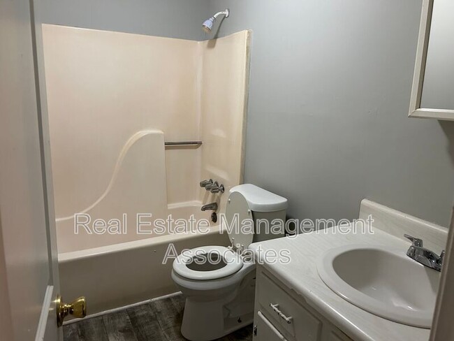 Foto del edificio - 413 N Hill St