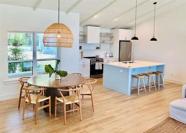 Foto principal - 8731 Lakeshore Dr