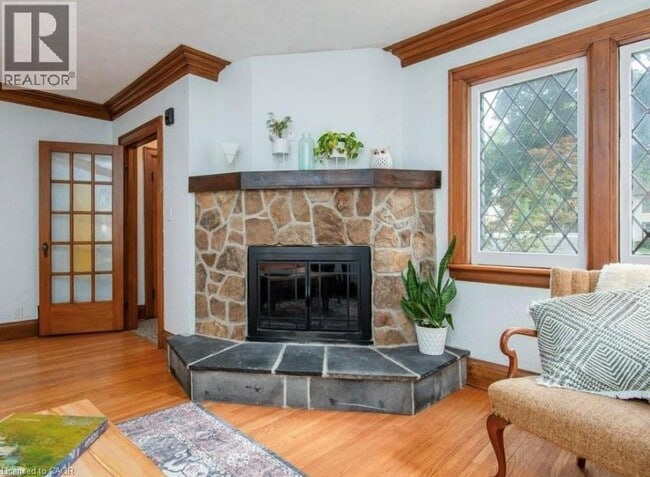 Photo du bâtiment - 38 Highland Rd W