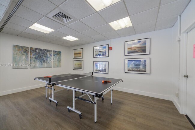 Building Photo - 880 NE 69th St