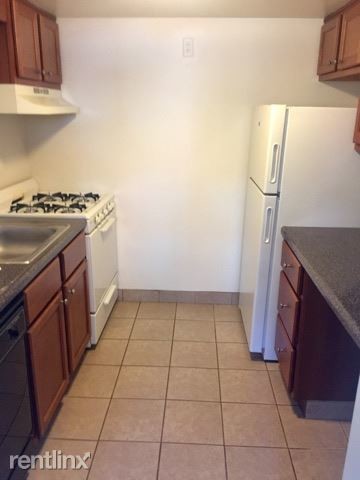 Foto del edificio - 1 br, 1 bath Apartment - 650 Center Road  B-8