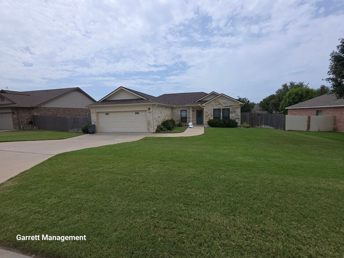 Foto principal - 3/2 Rock Home in West Lampasas
