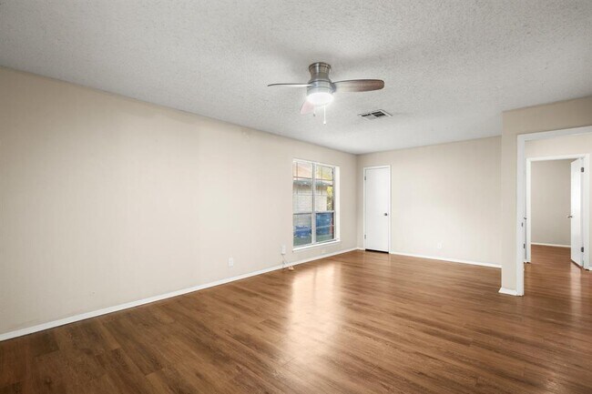 Foto del edificio - 10703 Parkfield Dr