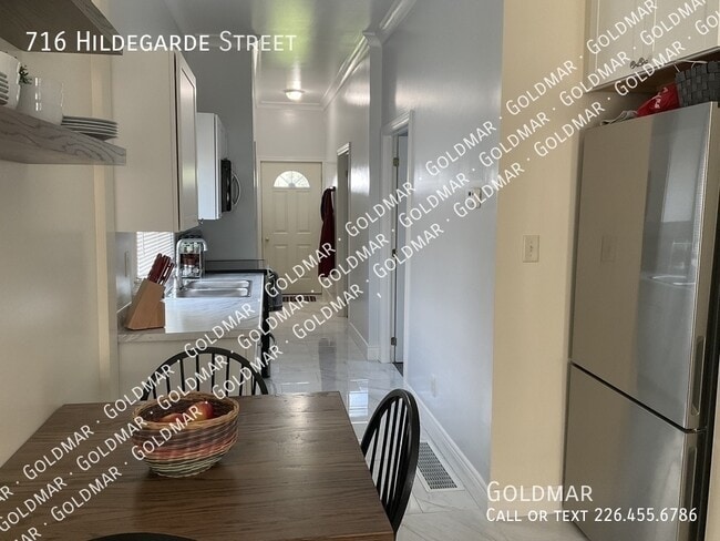 Building Photo - Single level home available in family friendly neighbourhood