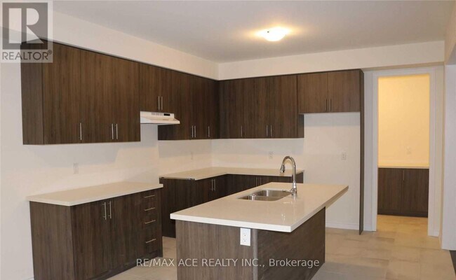 Building Photo - 316 Fleetwood Dr