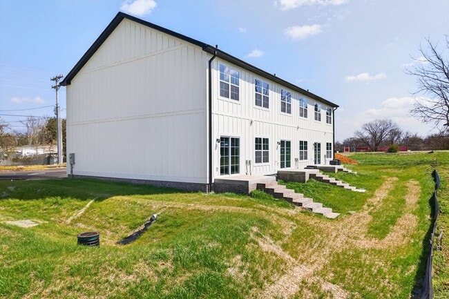 Building Photo - 212 W Jere Whitson Rd