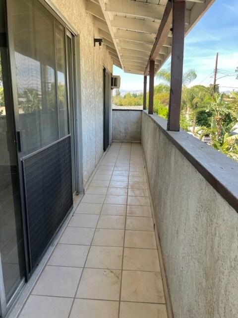 Balcón - 6543 Amigo Ave