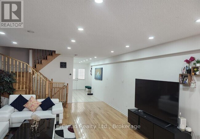 Building Photo - 559 Candlestick Cir