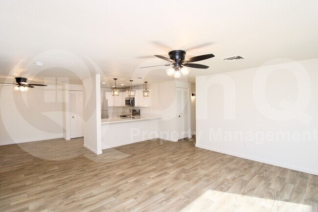 Building Photo - 2129 N Villas Ln