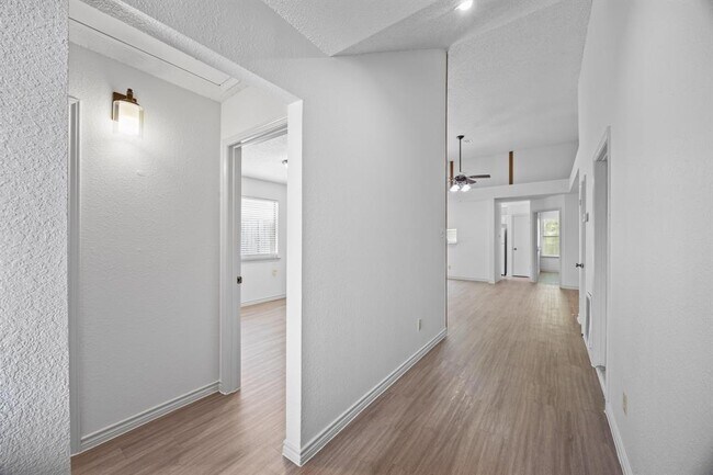 Foto del edificio - 14203 Anita Marie Ln