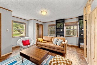 Building Photo - 28 W Inwood Forest Dr