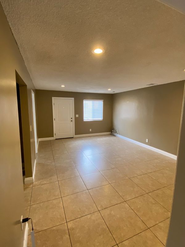 Foto del edificio - 1453 W 108th St
