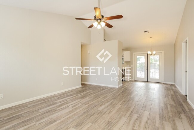 Building Photo - Charming 3 Bedroom in Peoria!