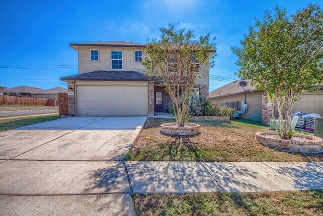 Foto del edificio - THIS STUNNING RENTAL HAS IT ALL!