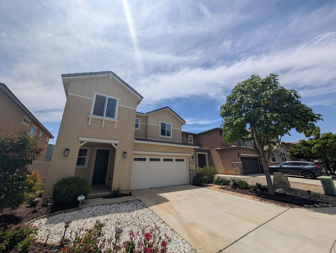 Foto principal - Great 3 Bedroom Home in Fallbrook!