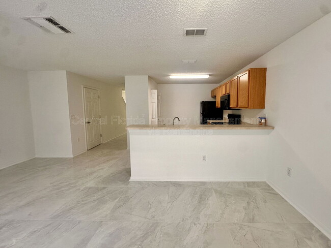 Building Photo - 5081 Kingscrest Ln