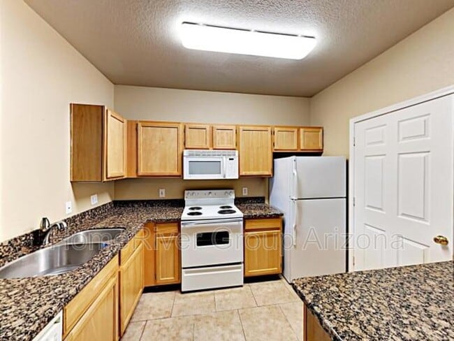 Building Photo - 5401 E Van Buren St