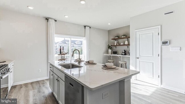 Building Photo - 284 Macoun Way