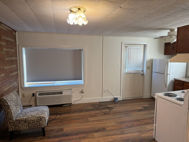 Building Photo - 273 Opperman Dr