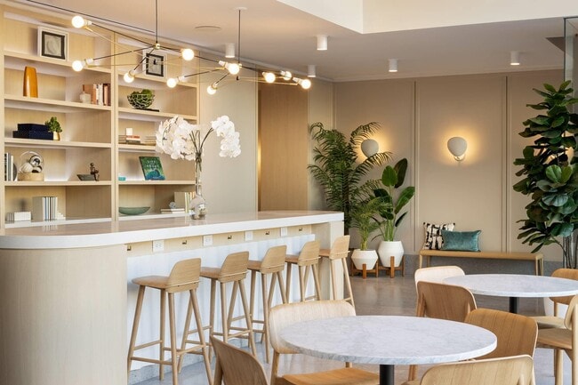 Building Photo - 175 2nd St