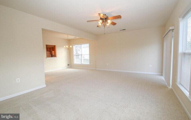 Foto del edificio - 11 Harborton Ln