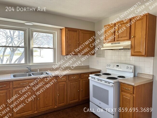 Building Photo - 204 Dorothy Ave