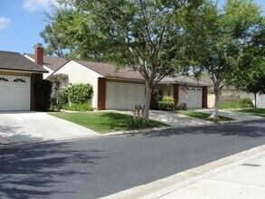 Building Photo - 5185 Thorn Tree Ln