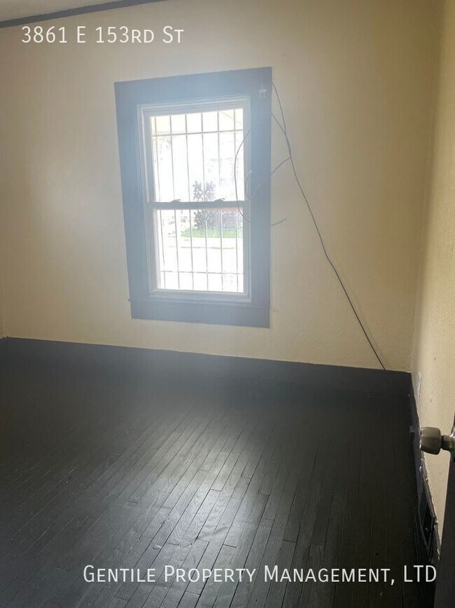 Foto del edificio - A Gentile Property - 3861 E 153rd St