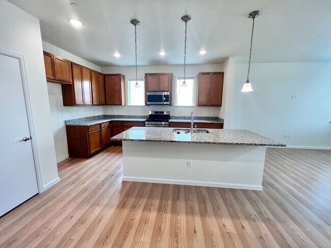 Foto del edificio - STUNNING 3 bed 2.5 bath new build home in ...