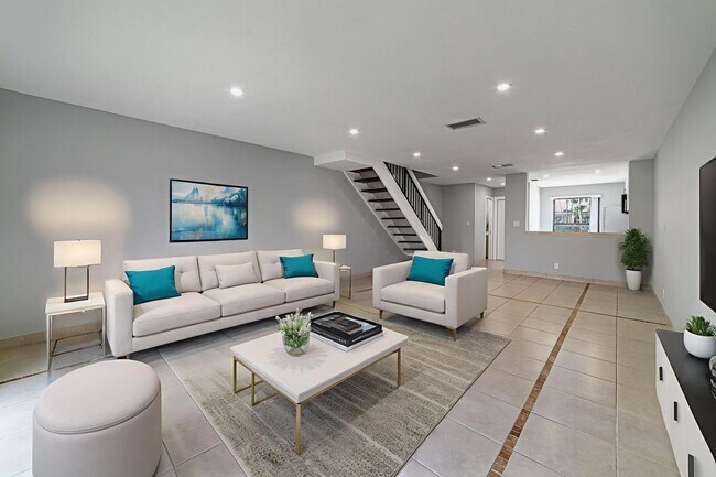 Foto del edificio - 2720 S Oakland Forest Dr