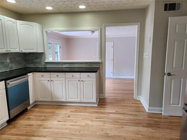 Building Photo - 5079 Bridgeport Way NW
