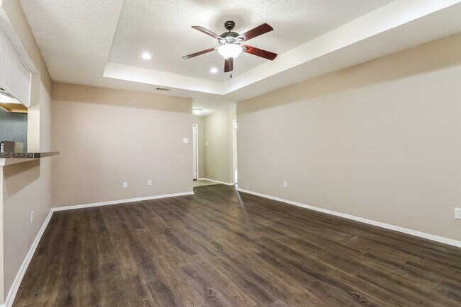 Foto del edificio - 8540 Whitney Dr