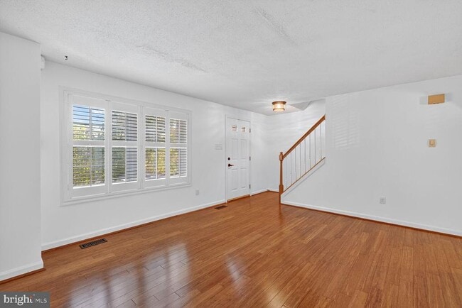 Building Photo - 5320 Larochelle Ct