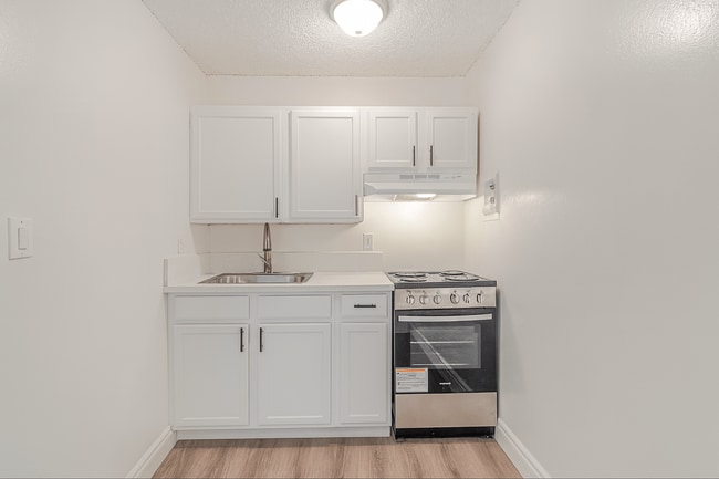 Building Photo - 7466 Rosemead Apts