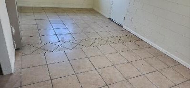 Building Photo - Remodeled 1 bed, 1 bath.