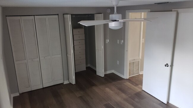 Building Photo - TOWNHOUSE 3 -1/2