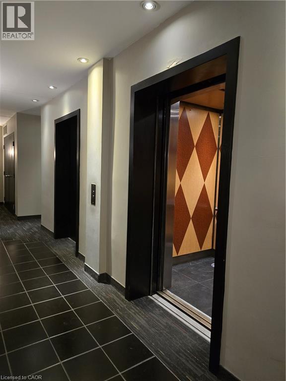 Building Photo - 135 James St S