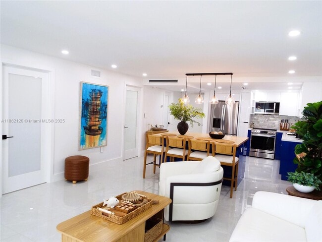 Foto del edificio - 5701 Collins Ave