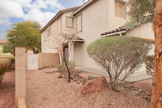 Building Photo - Over 2000 sq ft NE valley home