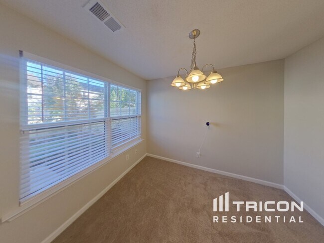 Building Photo - 420 Kara Ln