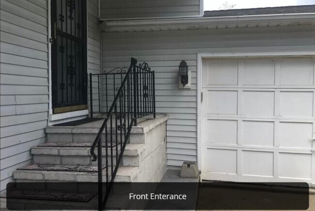 Building Photo - 151 Mapleleaf Dr