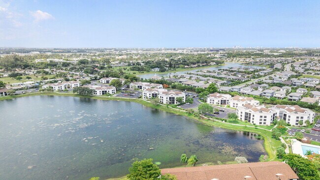 Foto del edificio - 212 Lake Pointe Dr