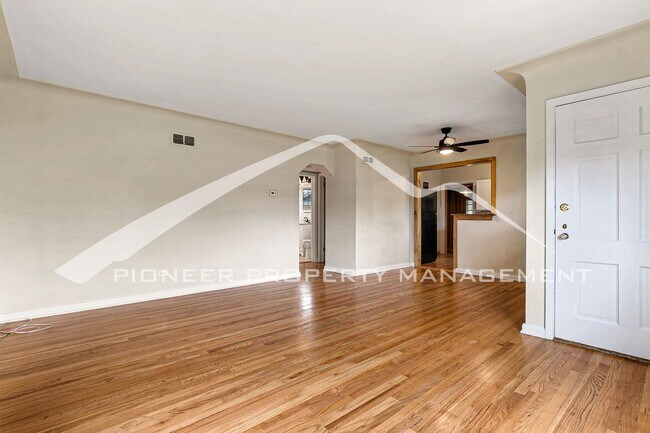 Foto del edificio - Cozy House with Central A/C and Fenced Back Yard
