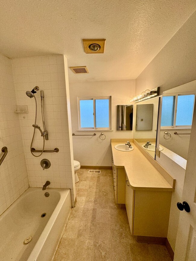 Foto del edificio - 3 Bedroom Home in West Valley! $200 off se...