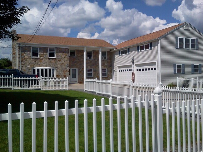 Building Photo - 763 Wood St