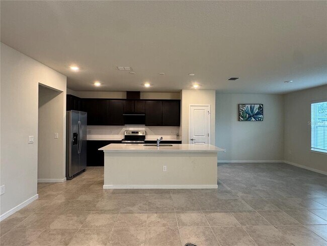Foto del edificio - 2102 Charming Ave